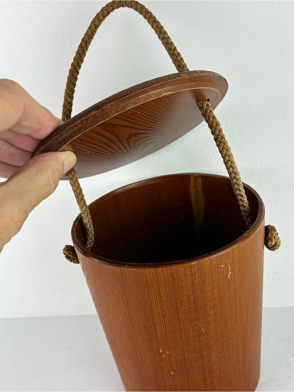 De Young Industries Vintage Redwood Bucket w/Rope Handle & Lid